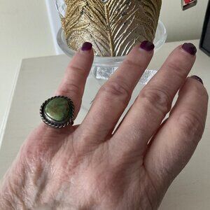 Vintage Native American handmade green turquoise and silver ring